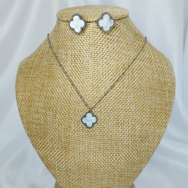 Conjunto de Aço Trevo Branco