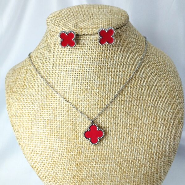 Conjunto de Aço Trevo Vermelho